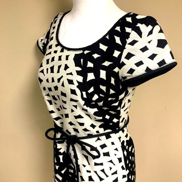 Talbots cap sleeve graphic print dress with belt. 2P - Picture 5 of 7